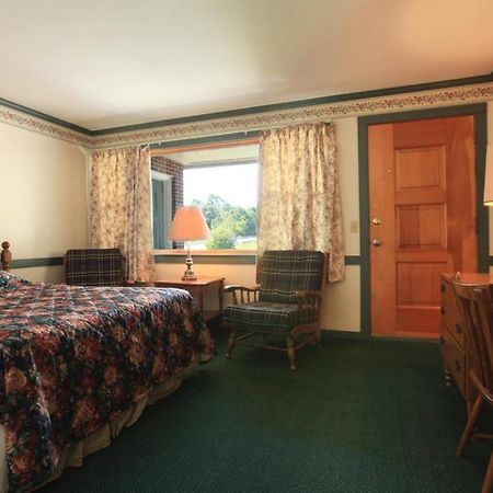 Ladd Brook Inn Pownal ภายนอก รูปภาพ