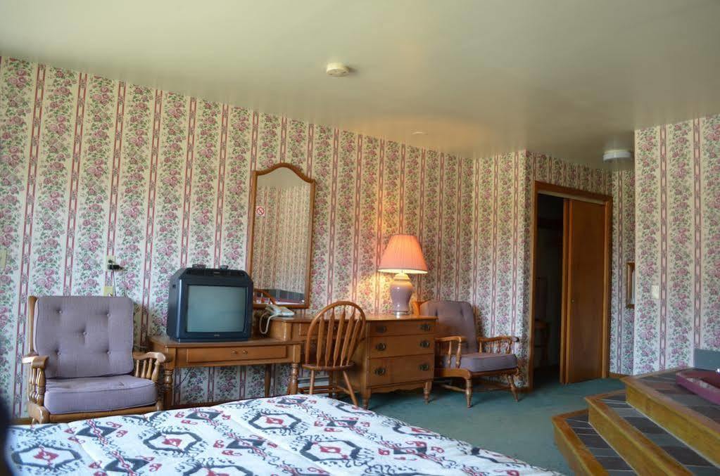 Ladd Brook Inn Pownal ภายนอก รูปภาพ