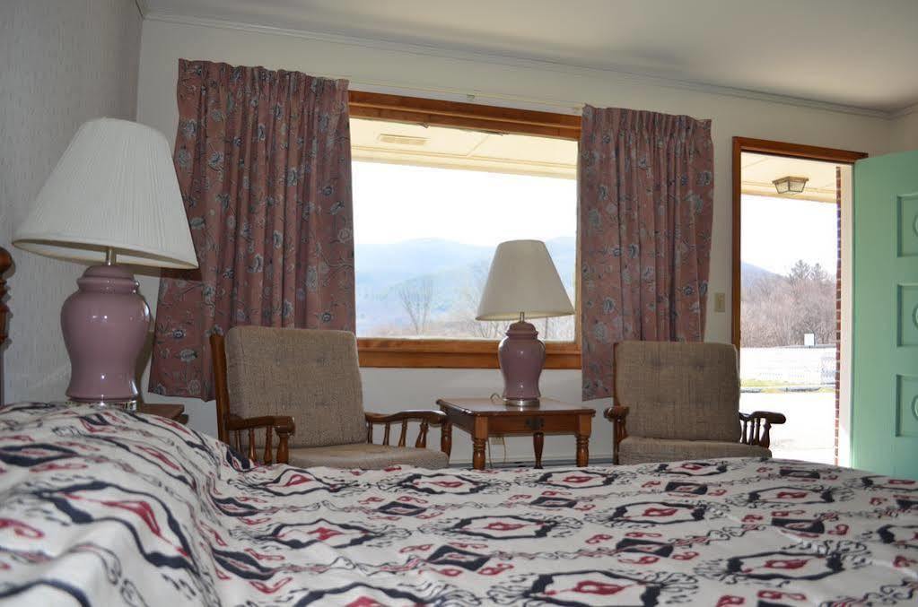 Ladd Brook Inn Pownal ภายนอก รูปภาพ
