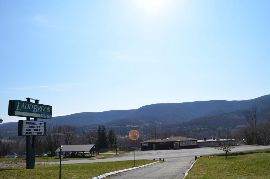 Ladd Brook Inn Pownal ภายนอก รูปภาพ