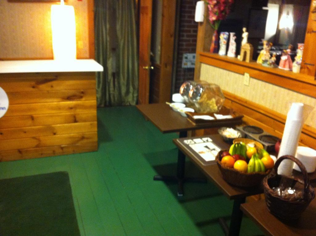 Ladd Brook Inn Pownal ภายนอก รูปภาพ